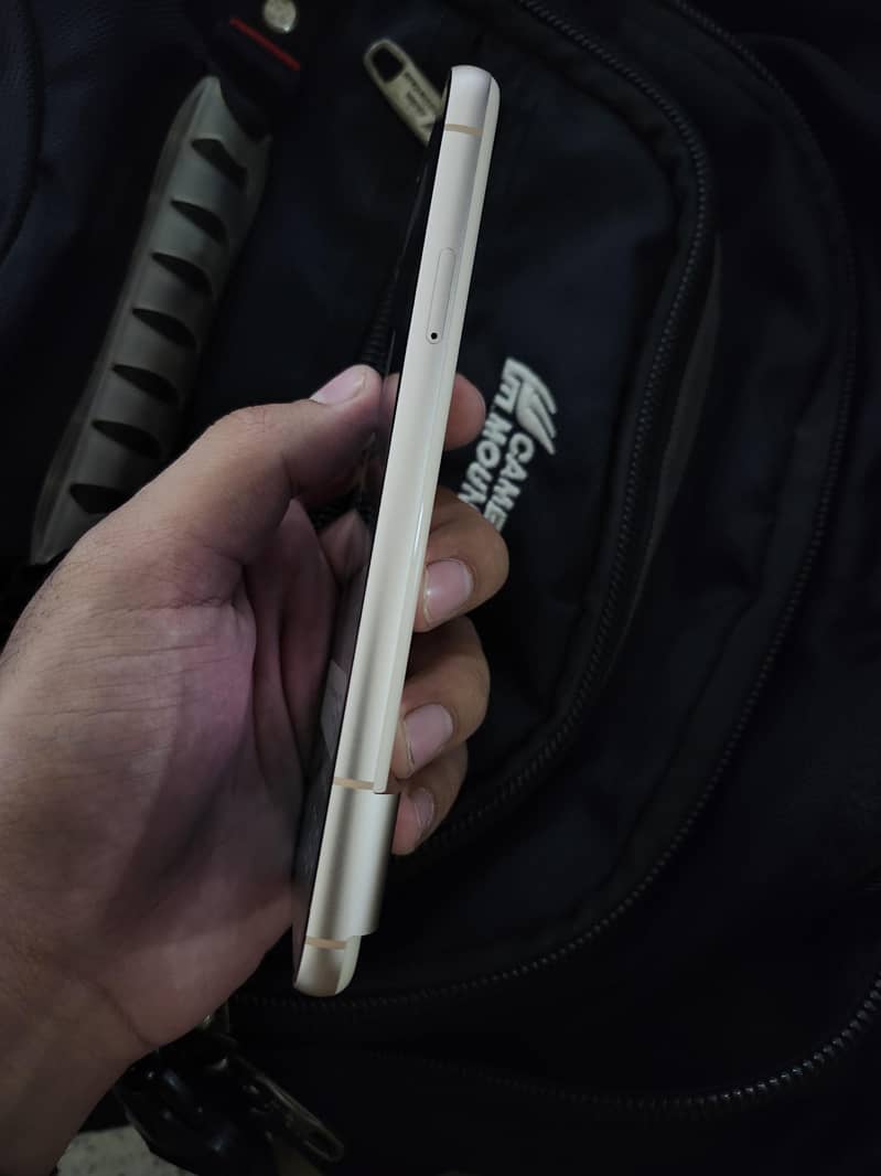 Google pixel 8 4