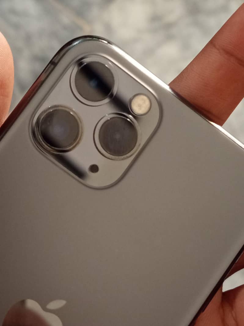 Apple iPhone 11 Pro 1