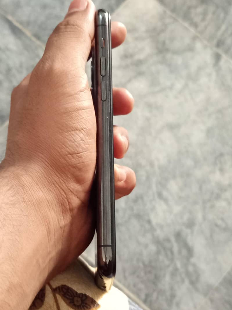 Apple iPhone 11 Pro 3