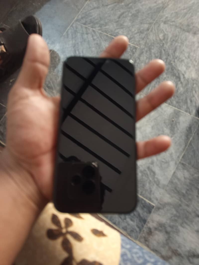 Apple iPhone 11 Pro 4