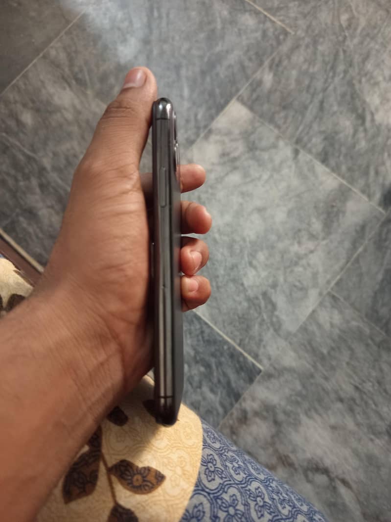 Apple iPhone 11 Pro 6