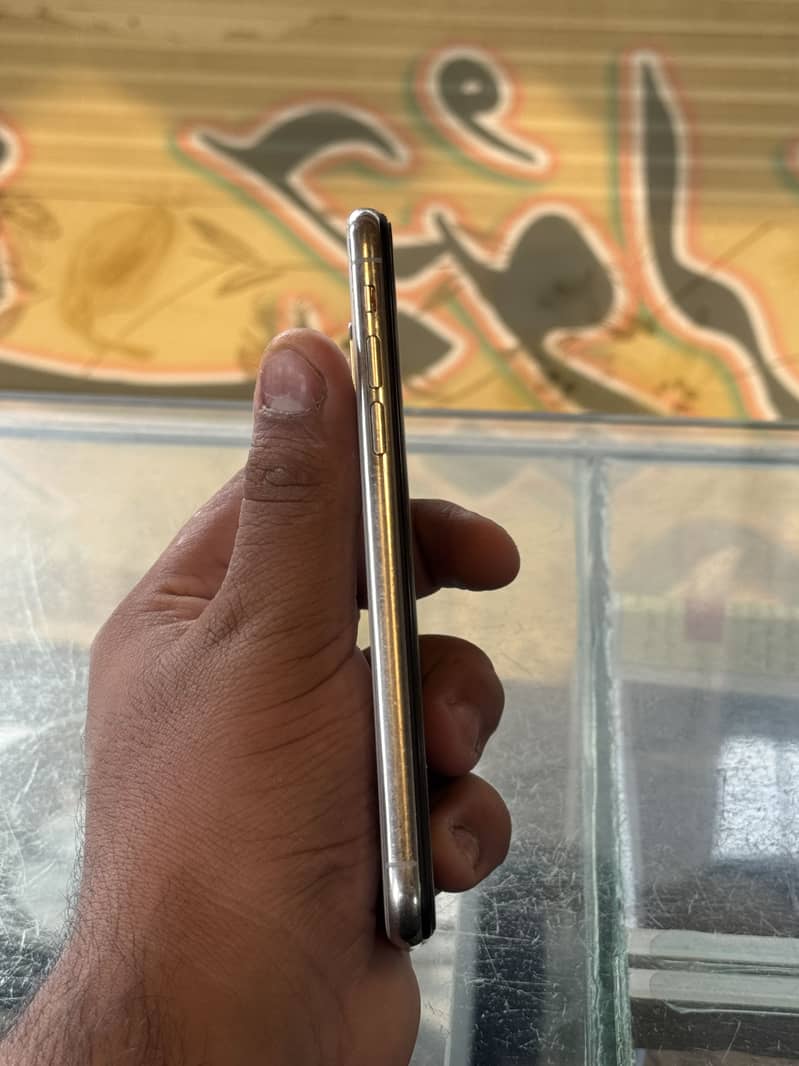 Apple iPhone X 4
