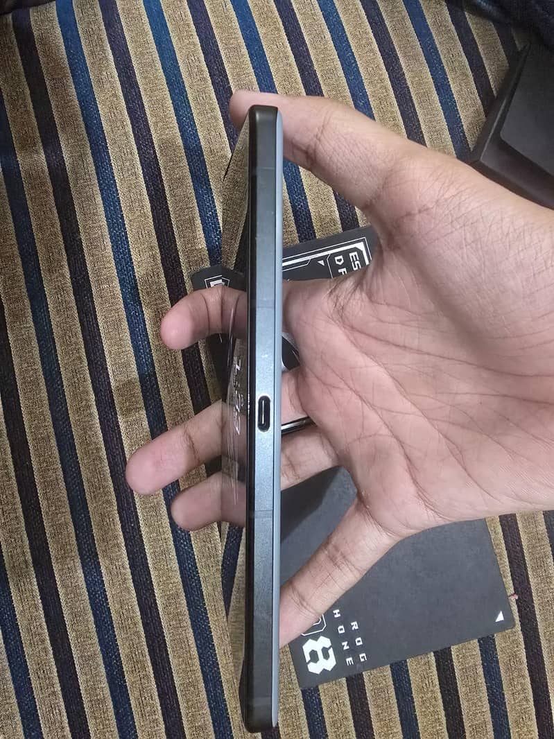 Asus ROG  8 2