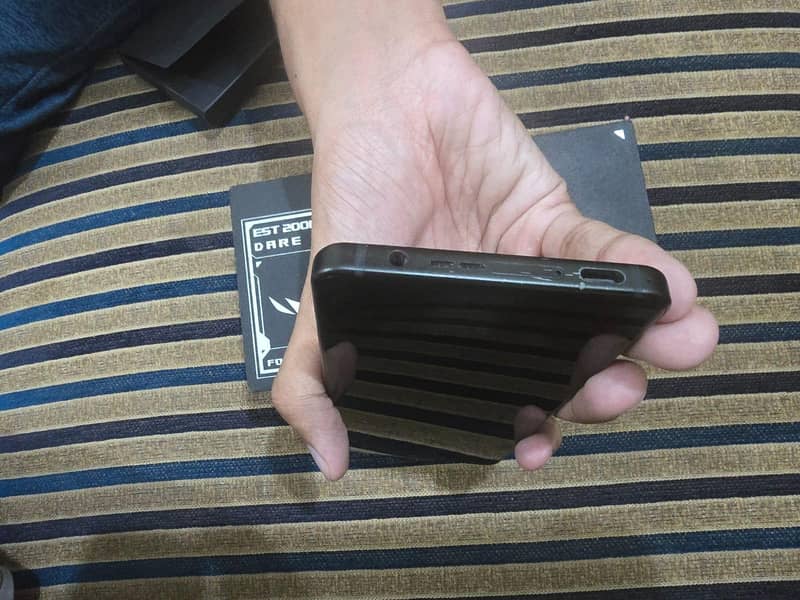 Asus ROG  8 3