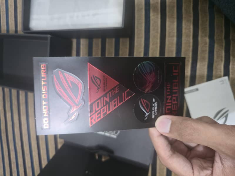 Asus ROG  8 6
