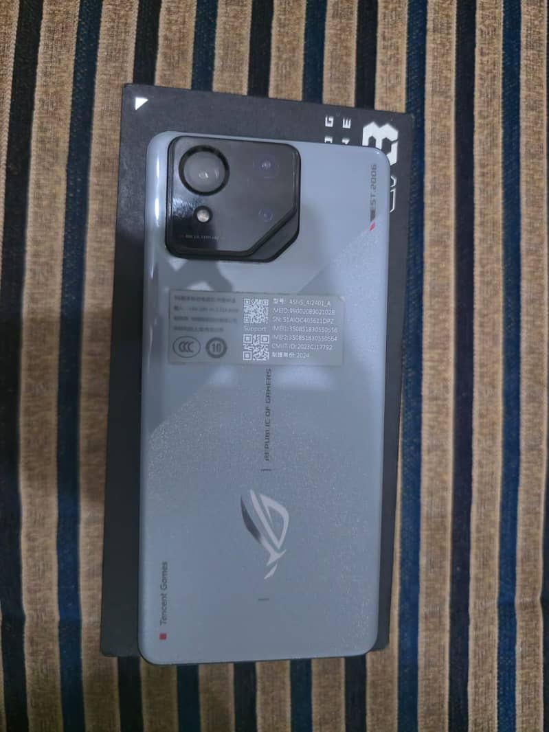 Asus ROG  8 9