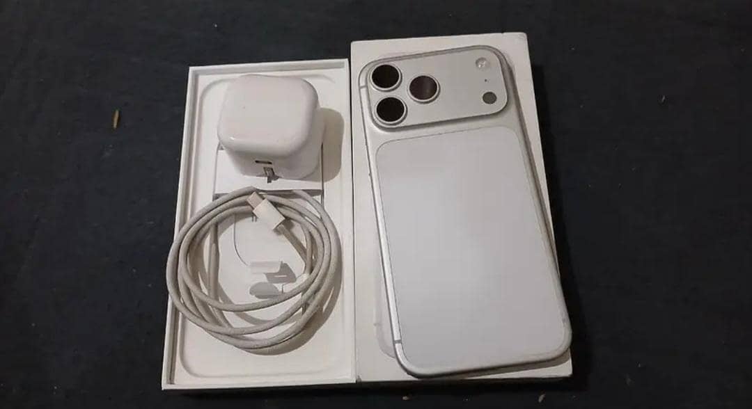 Apple iPhone 17 Pro Max 0