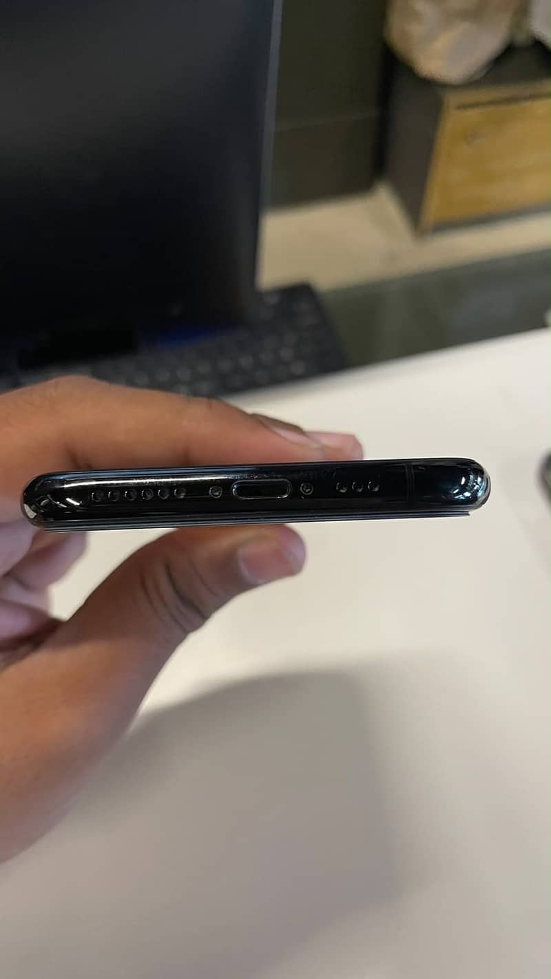 Apple iPhone 11 Pro 2
