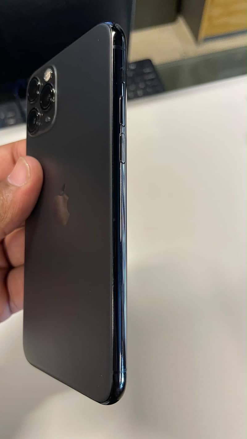 Apple iPhone 11 Pro 4