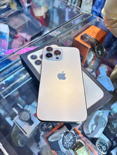 Apple iPhone 13 prox