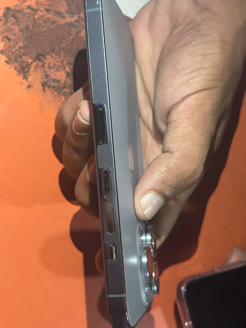 Apple iPhone 13 Pro 1