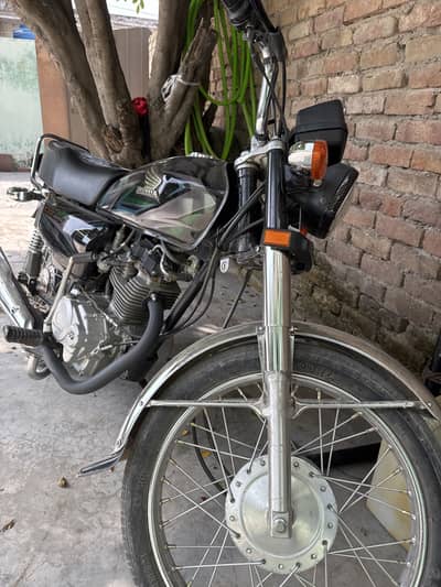 Only 8000 km drive no scratch marks