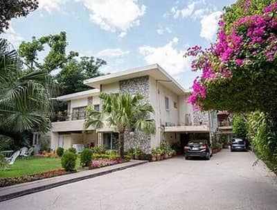 house maid female /care taker female