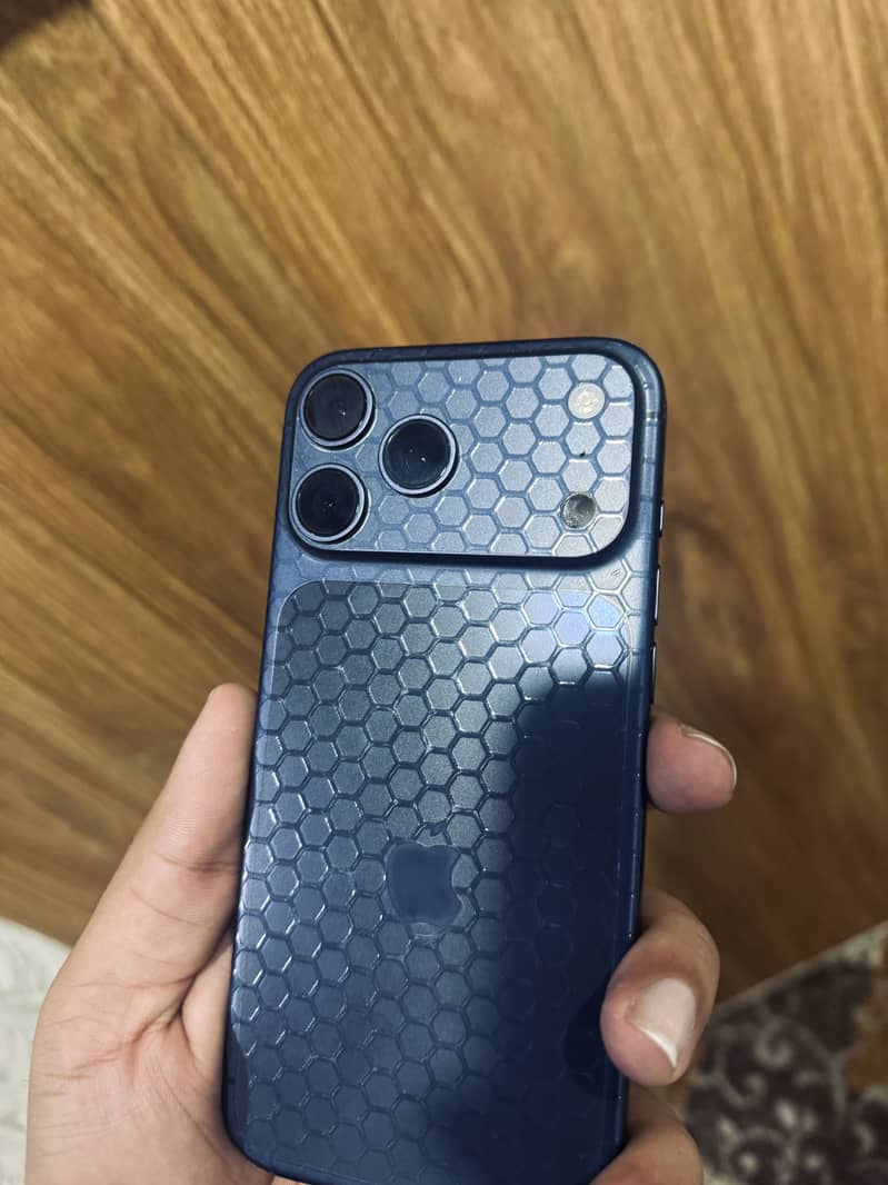 Apple iPhone 17 Pro Max 1