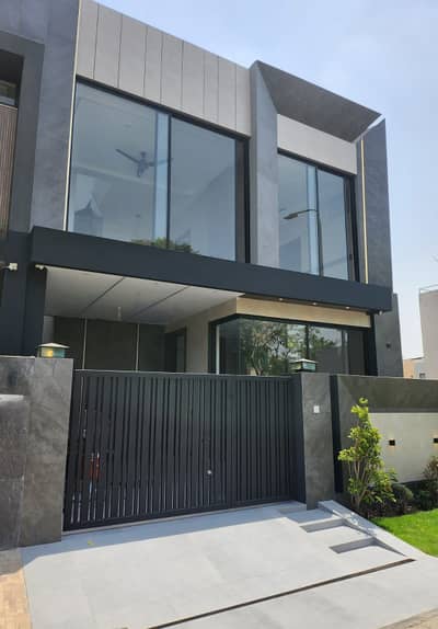 5 Marla Modern Design Excellent Location House for Sale