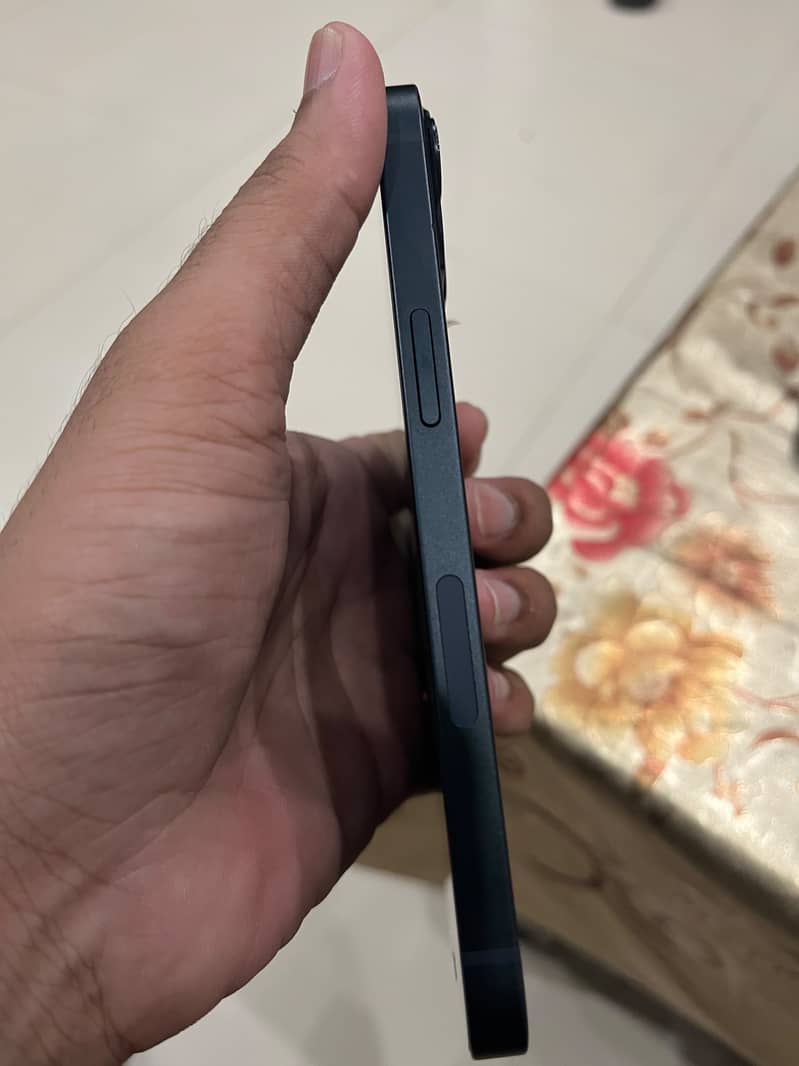 Apple iPhone 13 1