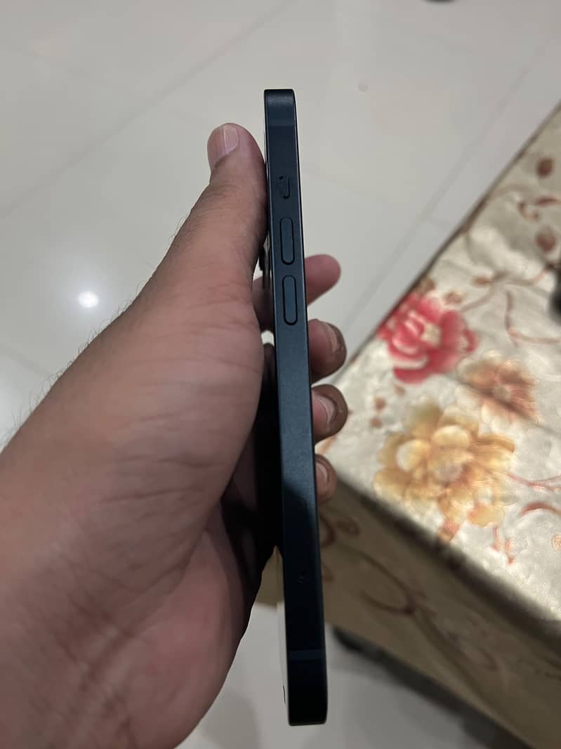Apple iPhone 13 2