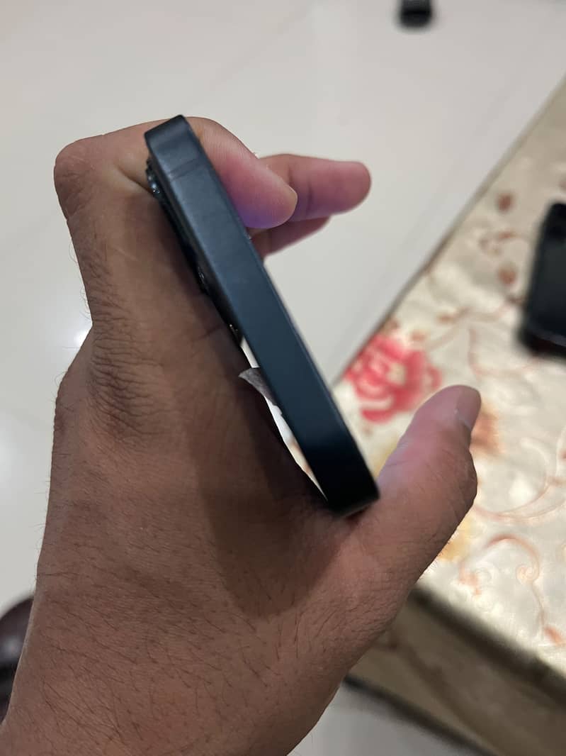 Apple iPhone 13 4