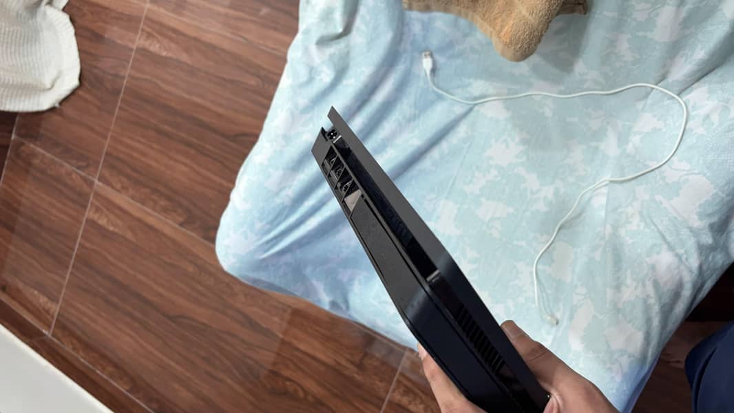 ps4 slim with two controllers 2