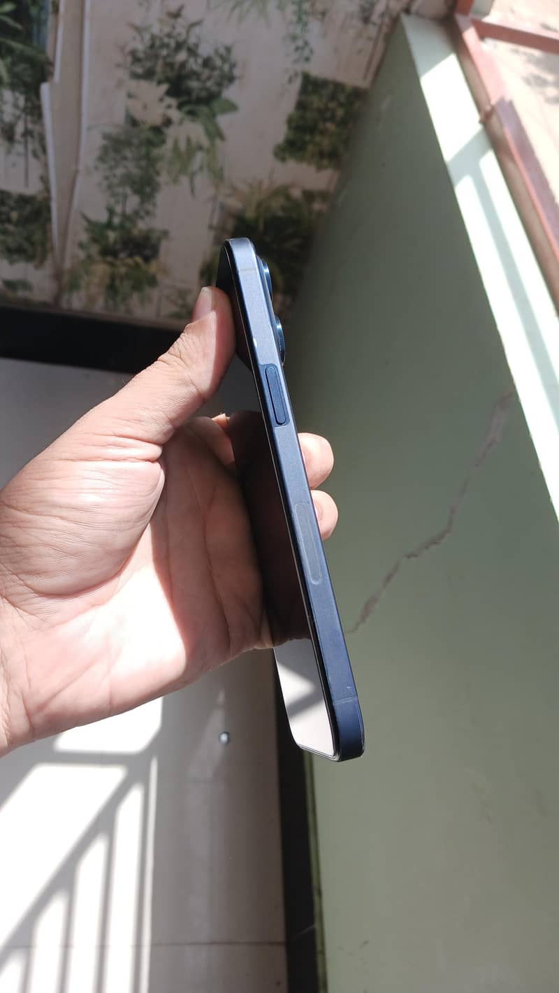 Apple iPhone 15 Pro Max 9