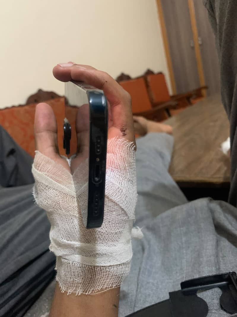 Apple iPhone 14 3