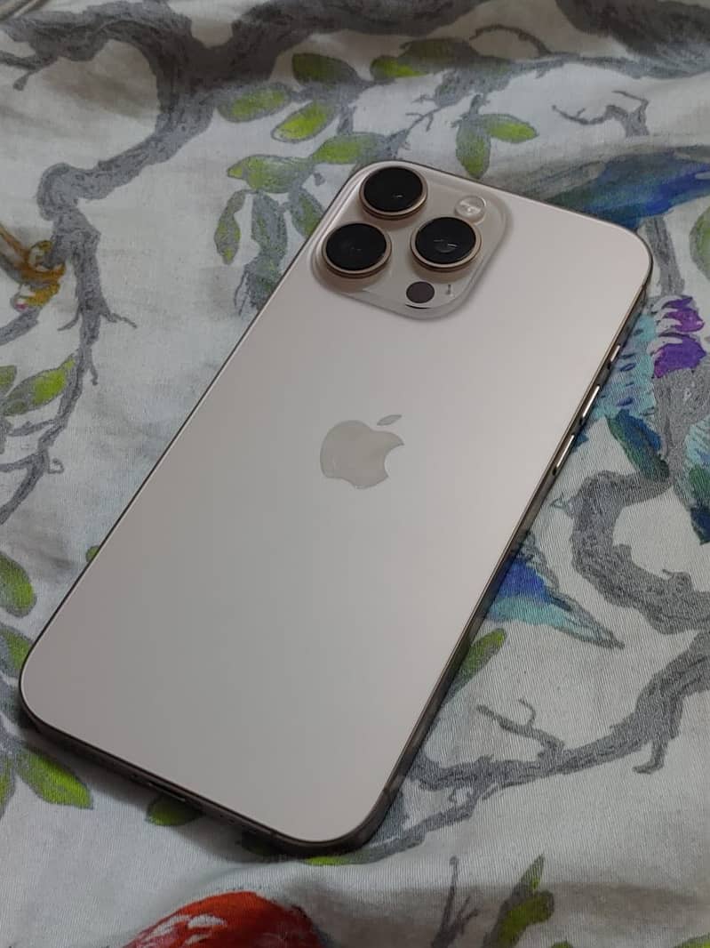 Apple iPhone 16 Pro Max 3