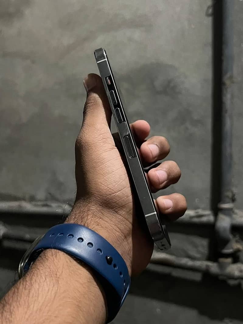 Apple iPhone 13 Pro 1