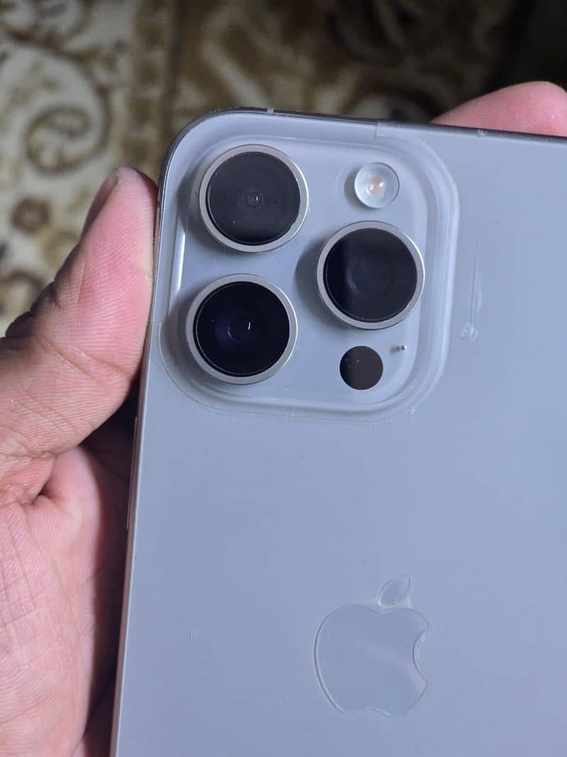 Apple iPhone 15 Pro Max 1