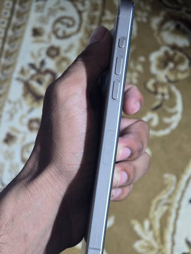 Apple iPhone 15 Pro Max 2