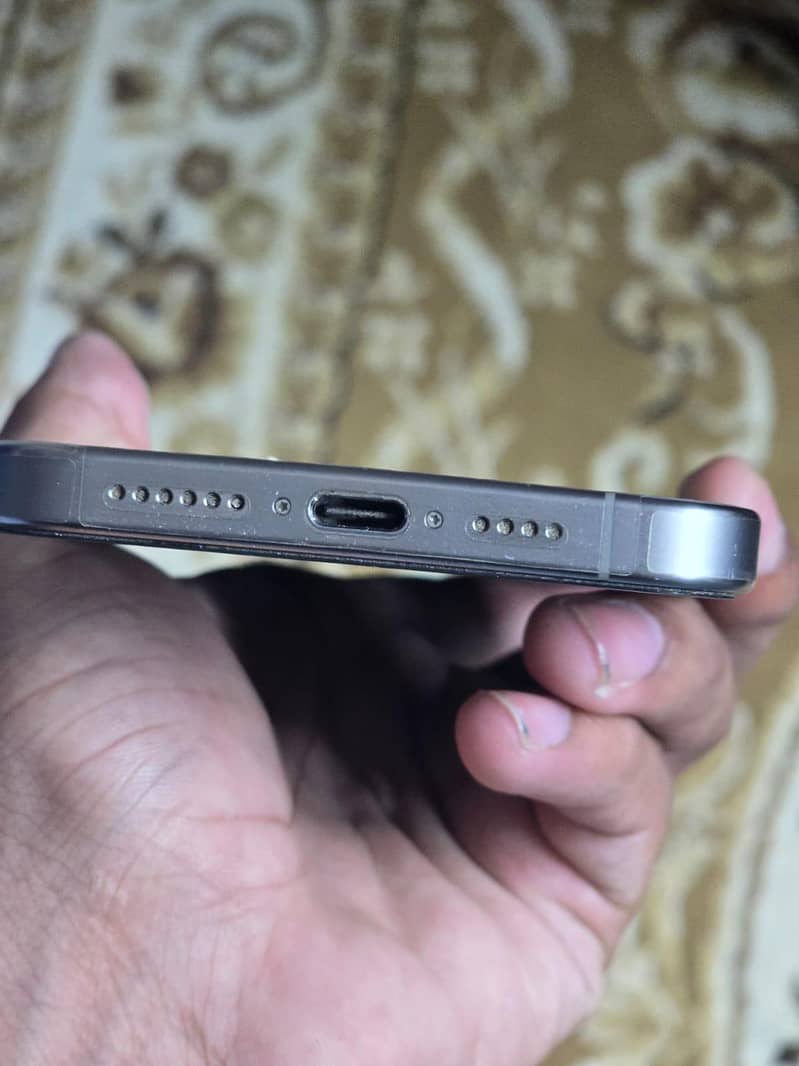 Apple iPhone 15 Pro Max 4
