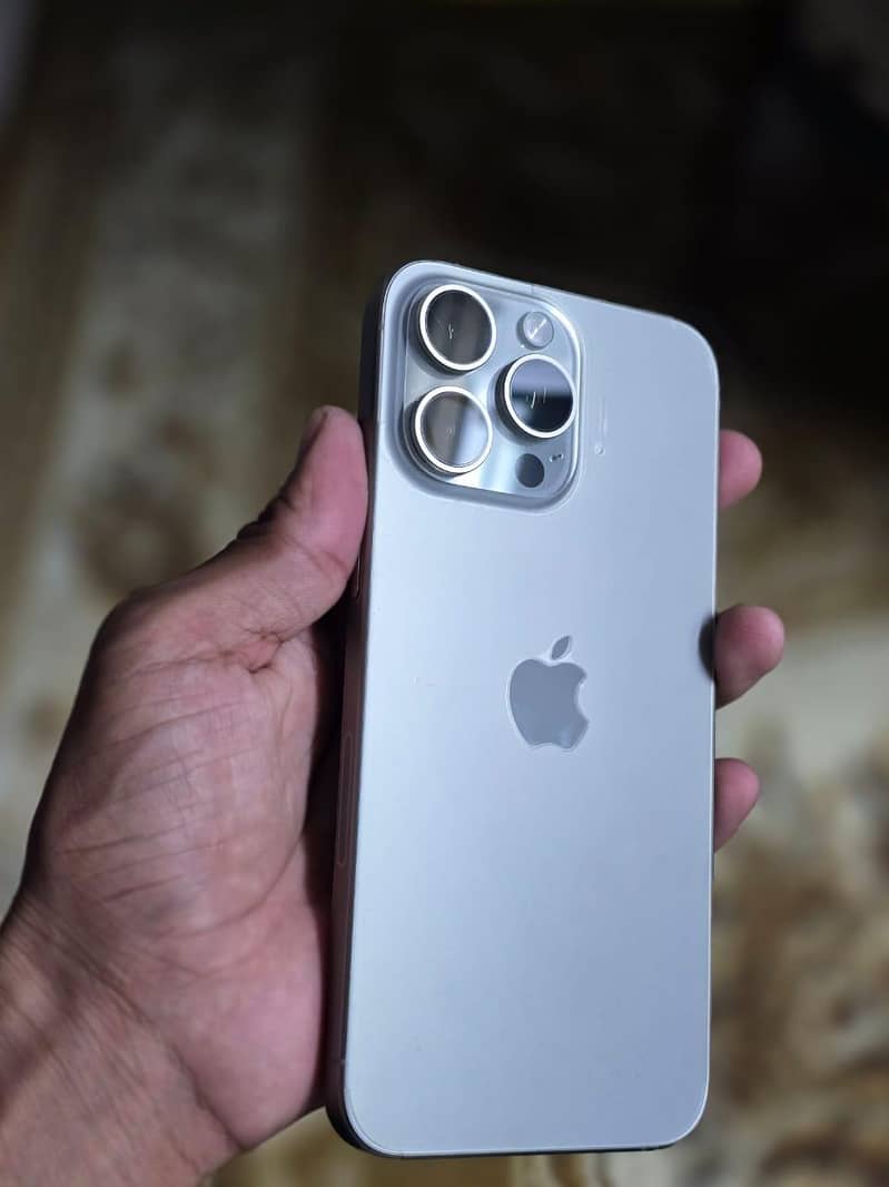 Apple iPhone 15 Pro Max 6