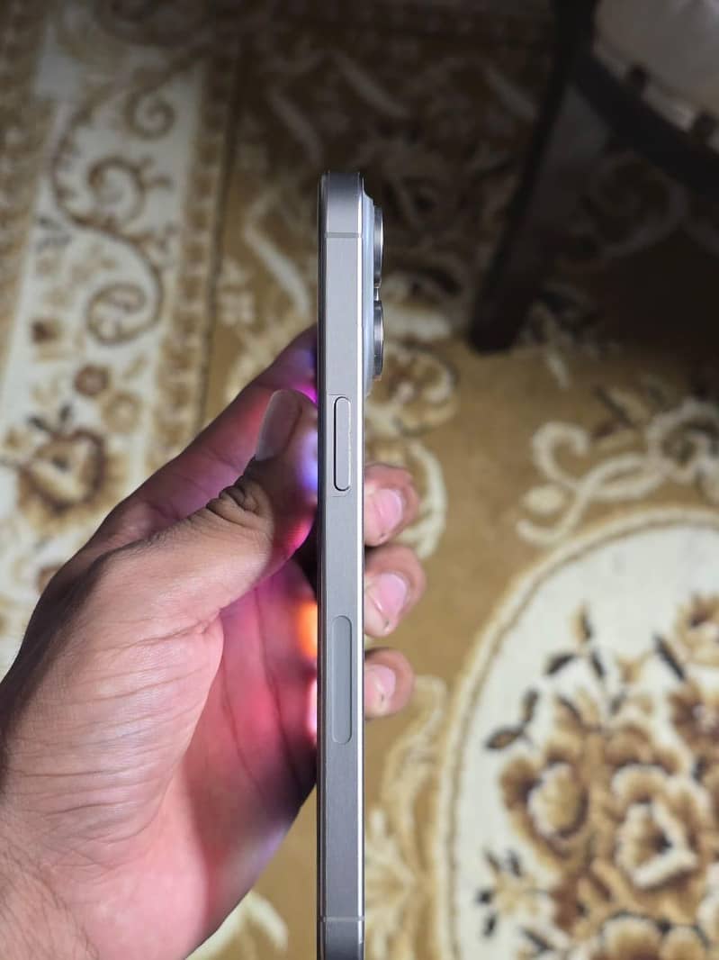 Apple iPhone 15 Pro Max 8