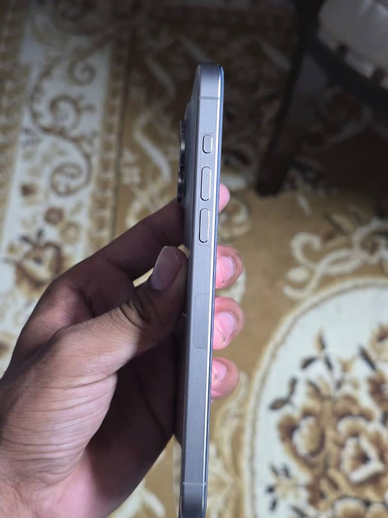 Apple iPhone 15 Pro Max 9