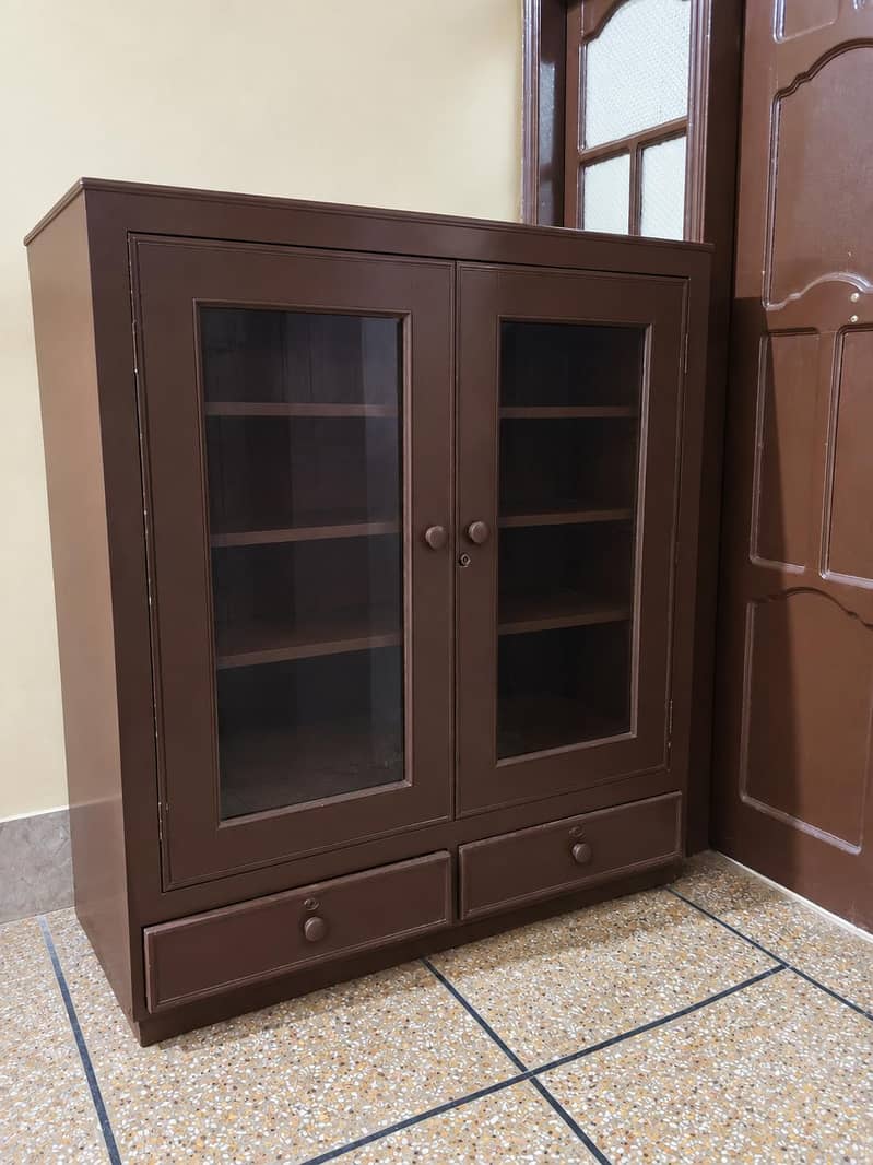 King size bed. . . Dressing table. . . . Showcase 6