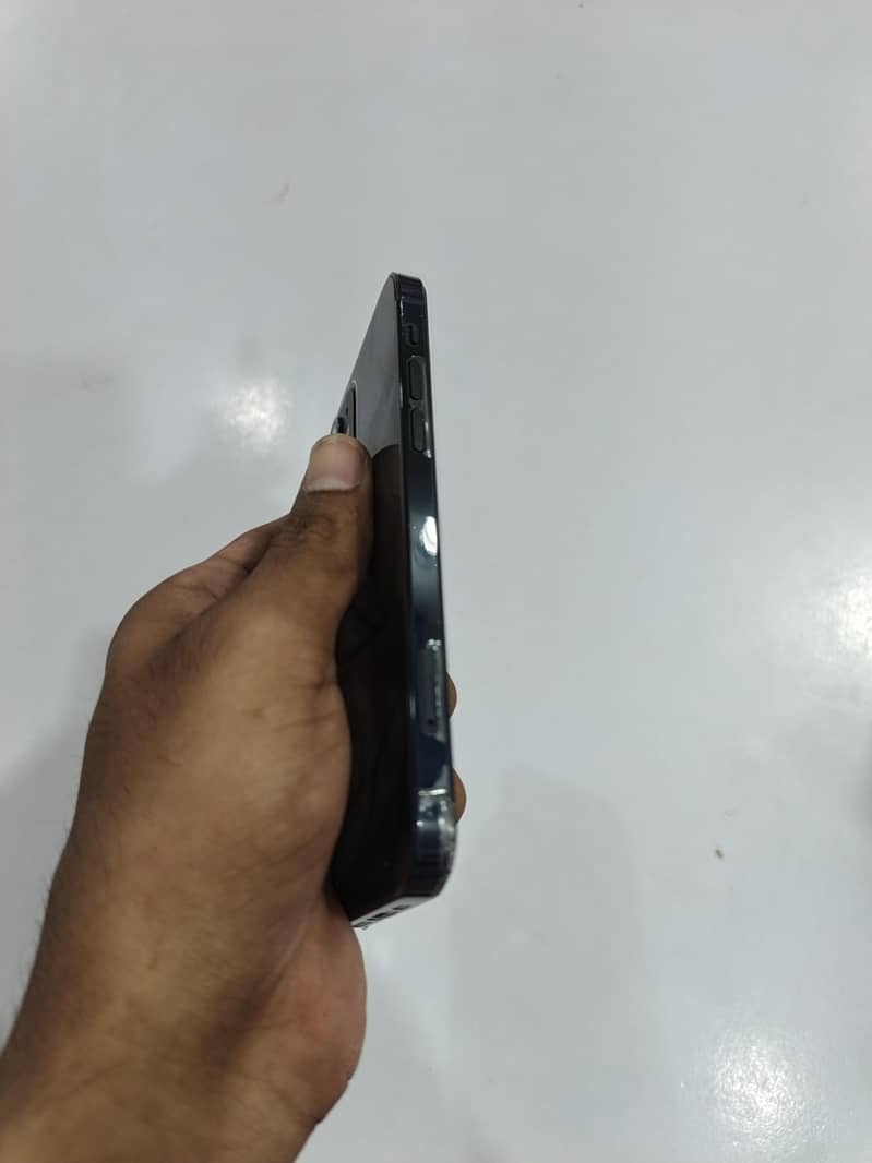 Apple iPhone 12 11