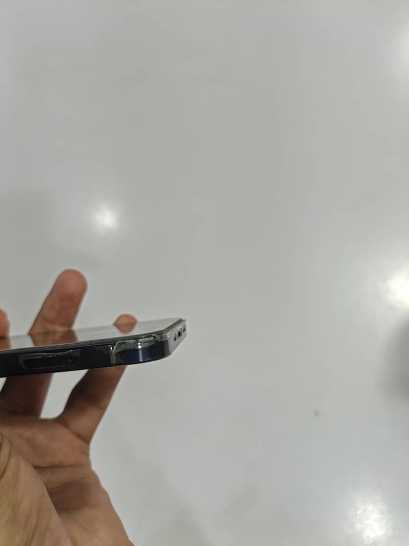 Apple iPhone 12 15
