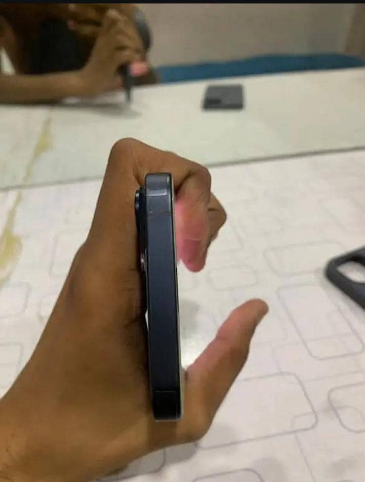 Apple iPhone 14 3