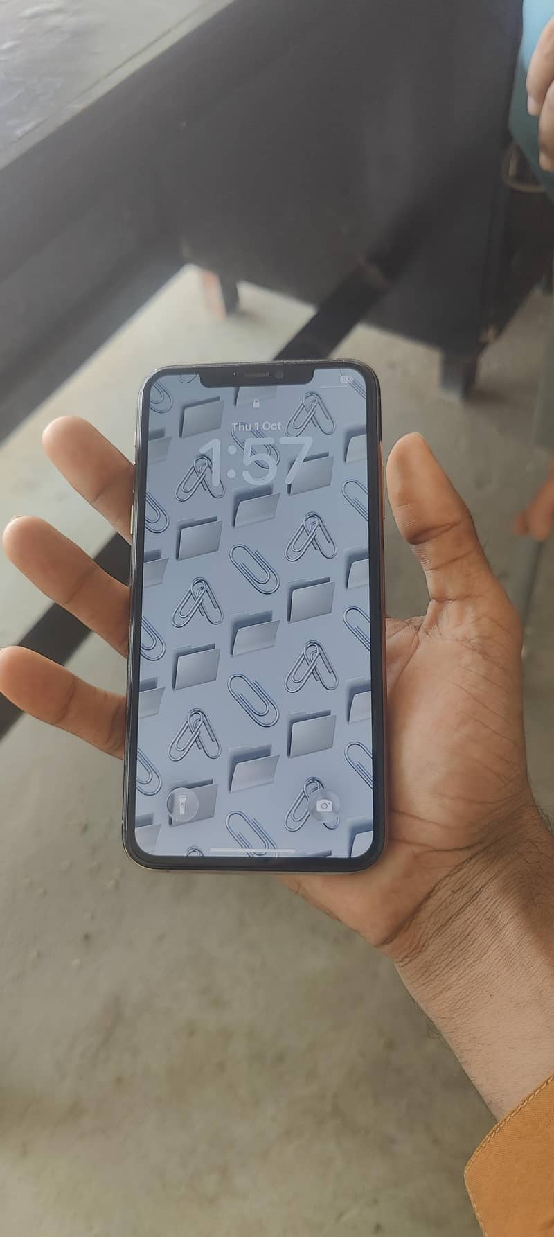 IPHONE 11 pro max 4