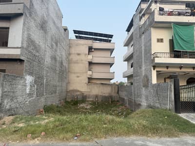 4 Marla 158sqft Plot For Sale Facing Park