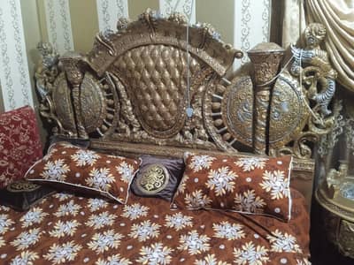 Bexd with side tables and dressing table