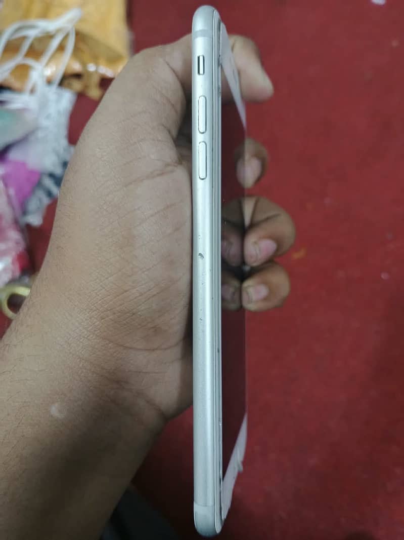 Apple iPhone 7 Plus 6
