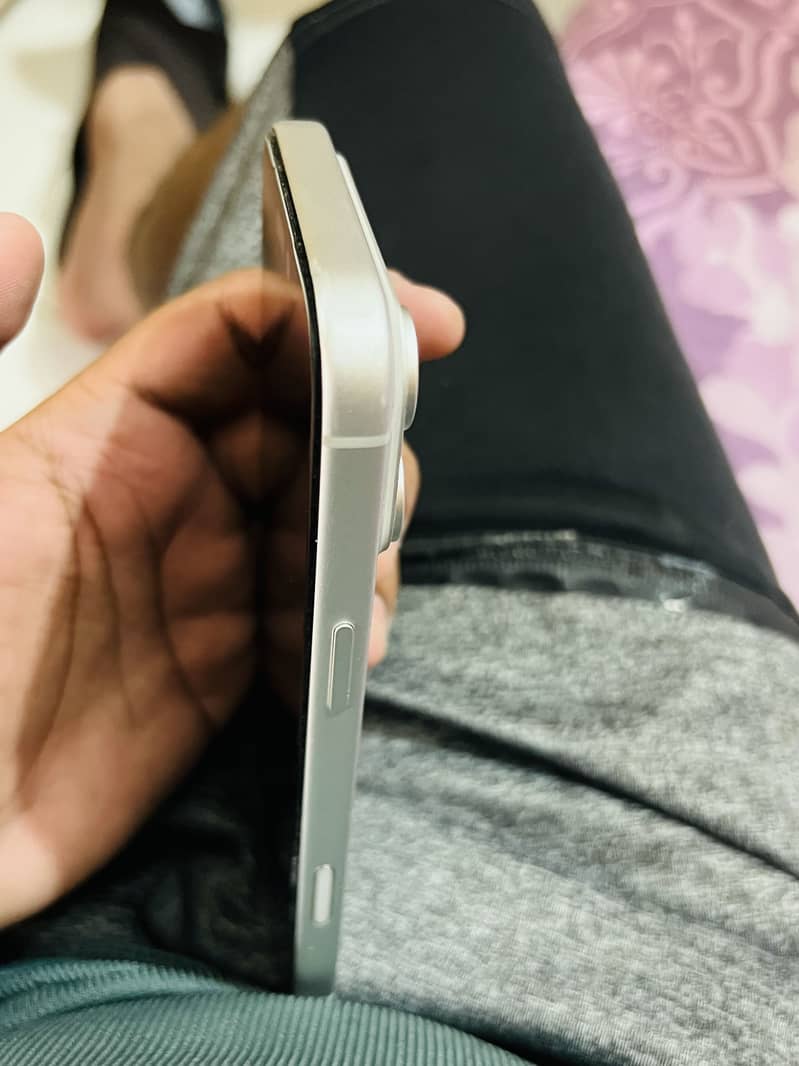 Apple iPhone 17 Pro Max 4