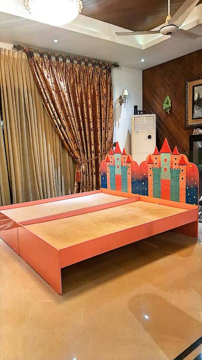 baby bed with side tables