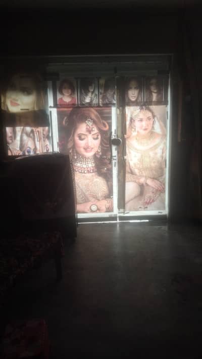 glass 10*9 used glass like new one 03344367652 zabrdast condition in
