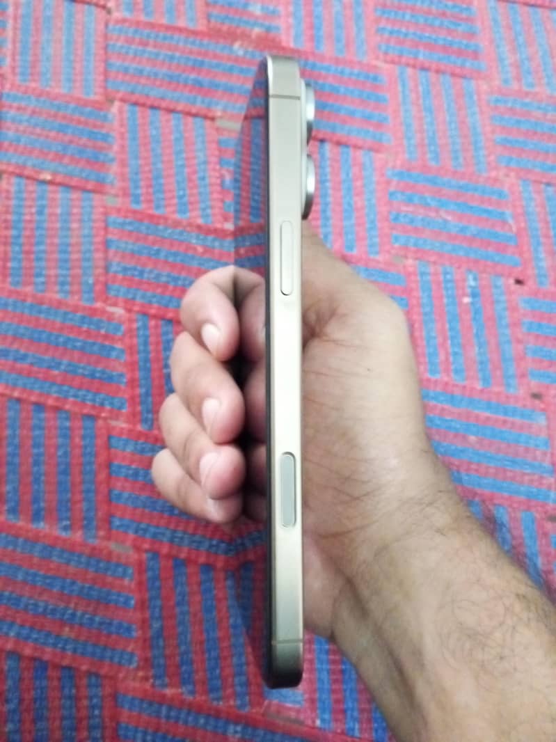 Apple iPhone 16 Pro Max 1