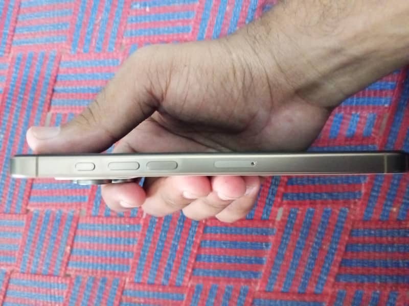 Apple iPhone 16 Pro Max 2