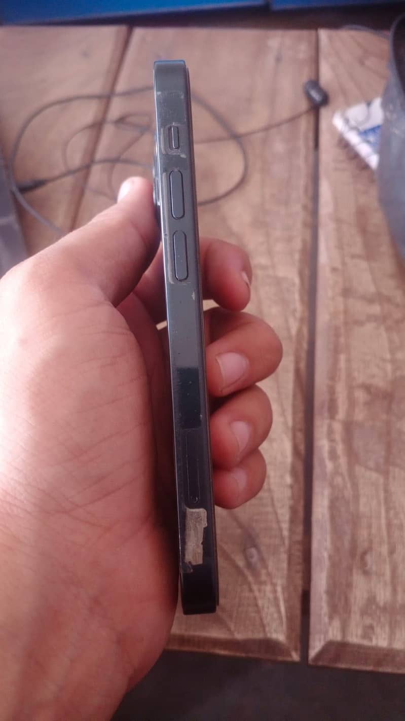 Apple iPhone 13 mini 1