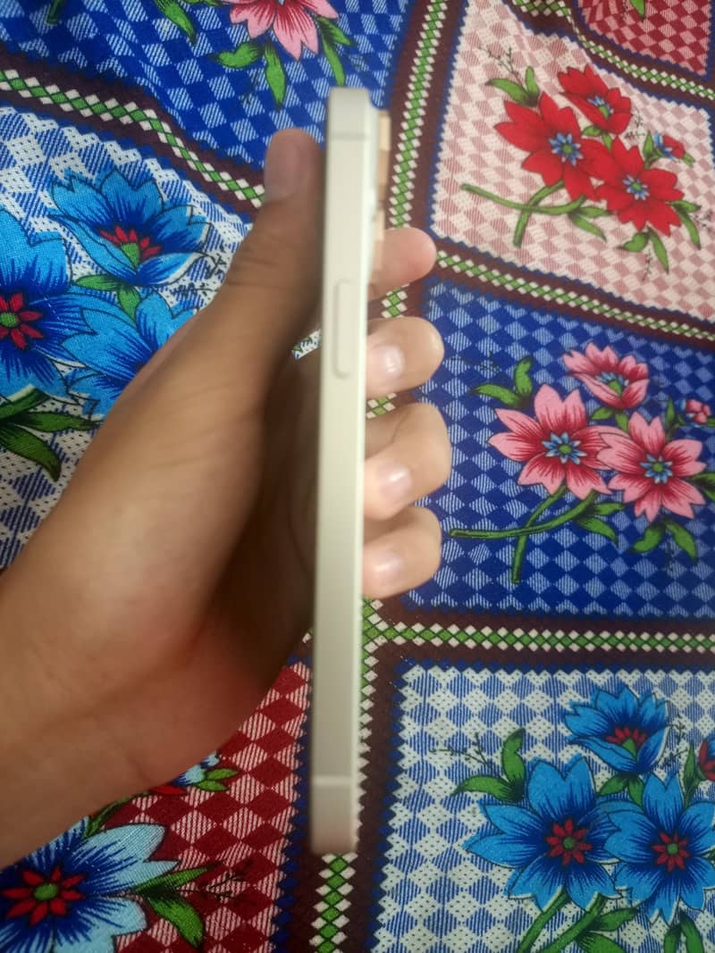 Apple iPhone 14 3