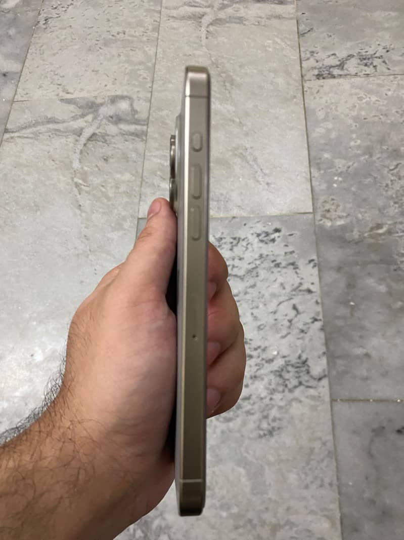 Apple iPhone 15 Pro Max 4