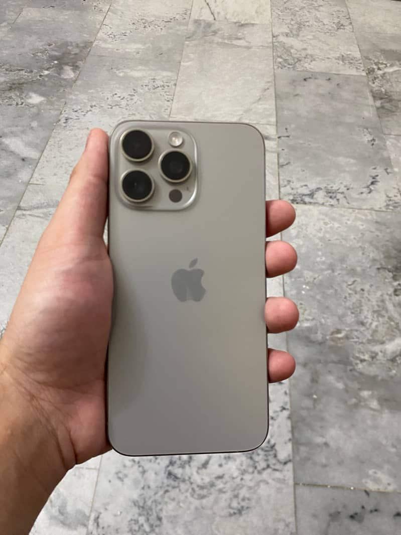 Apple iPhone 15 Pro Max 6